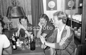 18.05.81 DFB Nationalspieler bei Hansi M&uuml;ller