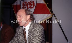 16.01.90 VfB Stuttgart PK Vorstellung Manager Hoene&szlig;