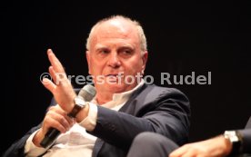 Podiumsdiskussion Stuttgart Liederhalle Wolfgang Dietrich, Mario Gomez, Uli Hoene&szlig;
