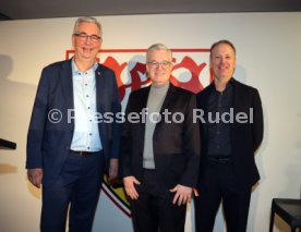 06.02.25 VfB Stuttgart Dunkelroter Tisch