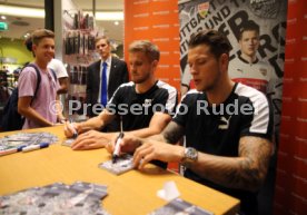 VfB Stuttgart Autogrammstunde Terodde und Ginczek