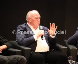 Podiumsdiskussion Stuttgart Liederhalle Wolfgang Dietrich, Mario Gomez, Uli Hoene&szlig;
