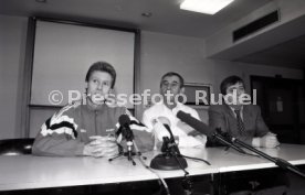 22.01.94 Pressekonferenz Oliver M&ouml;ller Hamburger SV nach Attenat in Stuttgart