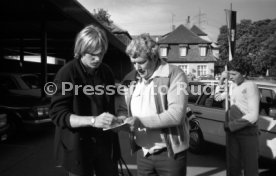 17.05.81 Ankunft DFB Nationalspieler Schlosshotel Monrepos Ludwigsburg