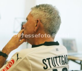VfB Stuttgart Pressekonferenz  Wolfgang Dietrich ( VFB Pr&auml;sident).