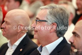 27.08.25 VfB Stuttgart Dunkelroter Tisch Spezial