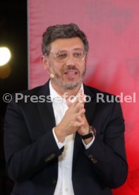 VfB Stuttgart Der dunkelrote Tisch