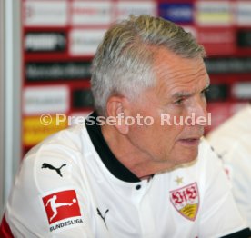 VfB Stuttgart Pressekonferenz  Wolfgang Dietrich ( VFB Pr&auml;sident).