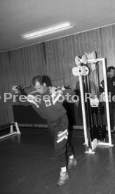 28.01.93 VfB Stuttgart Training im Kraftraum
