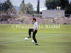 05.06.86 DFB Training Galindo