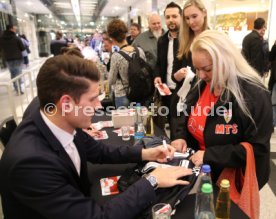 VfB Stuttgart Autogrammstunde Breuninger