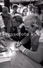02.10.77 Autogrammstunde Firma Leonberger Hoene&szlig; Br&uuml;der