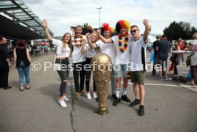 Esslingen - Public Viewing bei Auto Hahn