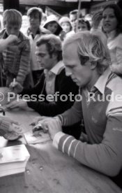 02.10.77 Autogrammstunde Firma Leonberger Hoene&szlig; Br&uuml;der