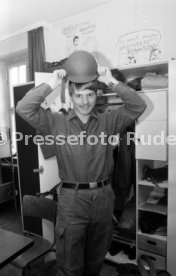 02.04.82 VfB Stuttgart Peter Reichert Bundeswehr