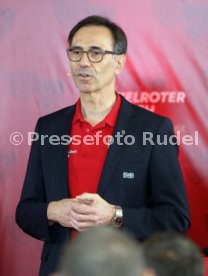 VfB Stuttgart Der dunkelrote Tisch