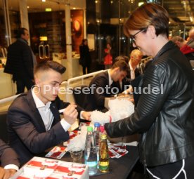 VfB Stuttgart Autogrammstunde Breuninger