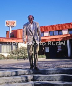 16.01.90 VfB Stuttgart PK Vorstellung Manager Hoene&szlig;