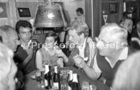 18.05.81 DFB Nationalspieler bei Hansi M&uuml;ller