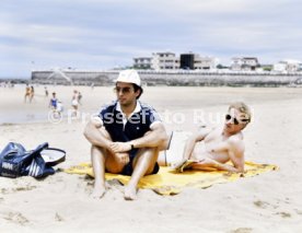 19.06.82 WM 1982 DFB Spieler am Strand
