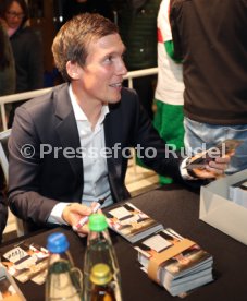 VfB Stuttgart Autogrammstunde Breuninger