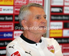 VfB Stuttgart Pressekonferenz  Wolfgang Dietrich ( VFB Pr&auml;sident).