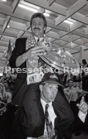 16.05.1992 VfB Stuttgart Meisterschaft Empfang Flughafen