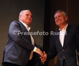Podiumsdiskussion Stuttgart Liederhalle Wolfgang Dietrich, Mario Gomez, Uli Hoene&szlig;