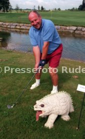 "Buffy" Ettmayer beim Golfen Foto Rudel