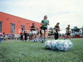 01.06.86 DFB Training Galindo