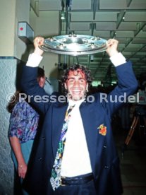 16.05.1992 VfB Stuttgart Meisterschaft Empfang Flughafen