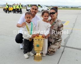 25.05.25 VfB Stuttgart Ankunft Flughafen Stuttgart aus Berlin DFB-Pokal Sieg