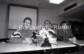 22.01.94 Pressekonferenz Oliver M&ouml;ller Hamburger SV nach Attenat in Stuttgart