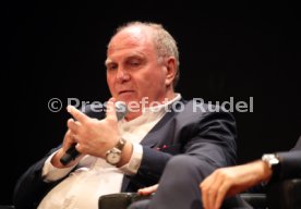 Podiumsdiskussion Stuttgart Liederhalle Wolfgang Dietrich, Mario Gomez, Uli Hoene&szlig;