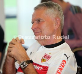 VfB Stuttgart Pressekonferenz  Wolfgang Dietrich ( VFB Pr&auml;sident).