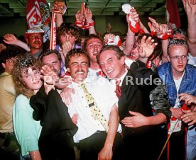 16.05.1992 VfB Stuttgart Meisterschaft Empfang Flughafen
