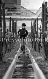 09.05.78 VfB Stuttgart Hansi M&uuml;ller Training Weinberge