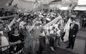 16.05.1992 VfB Stuttgart Meisterschaft Empfang Flughafen