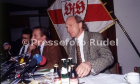 16.01.90 VfB Stuttgart PK Vorstellung Manager Hoene&szlig;