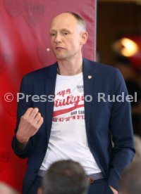 VfB Stuttgart Der dunkelrote Tisch