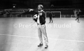 18.01.87 Stuttgarter Kickers Training Schleyer-Halle