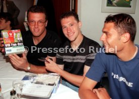 VfB Stuttgart debitel v.l. Franz Wohlfahrt, Sean Dundee, Ahmed Hosny Foto Rudel