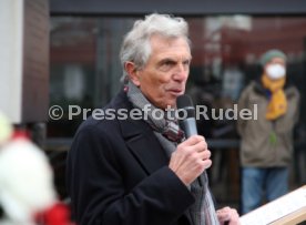 27.01.22 VfB Stuttgart Kranzniederlegung 18. Erinnerungstag