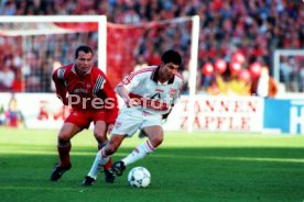 VfB Stuttgart-Kaiserslautern 0:1 li. Axel Roos re. Krassimir Balakov Foto Rudel
