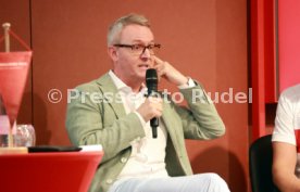 27.08.25 VfB Stuttgart Dunkelroter Tisch Spezial