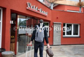 12.05.21 VfB Stuttgart Ankunft Spieler Quarant&auml;ne Trainingslager Wald-Hotel Stuttgart