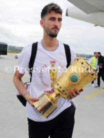 25.05.25 VfB Stuttgart Ankunft Flughafen Stuttgart aus Berlin DFB-Pokal Sieg