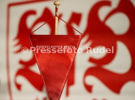 06.02.25 VfB Stuttgart Dunkelroter Tisch