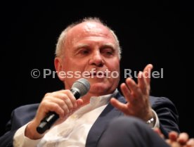 Podiumsdiskussion Stuttgart Liederhalle Wolfgang Dietrich, Mario Gomez, Uli Hoene&szlig;
