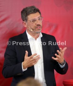 VfB Stuttgart Der dunkelrote Tisch